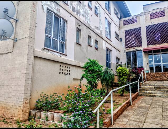 2 BEDROOM APARTMENT FOR SALE IN MONTCLAIR